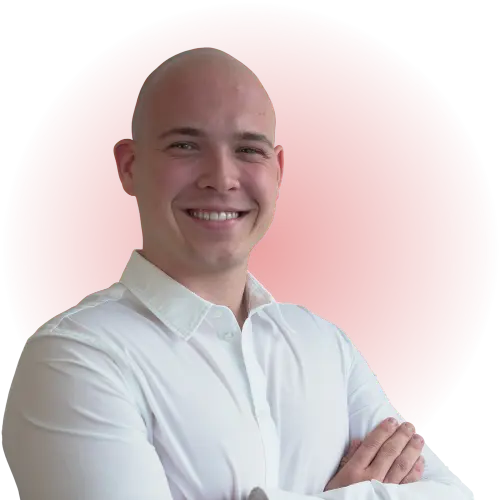 Porträt von Tobias Legenstein mit rotem Glow im Hintergrund