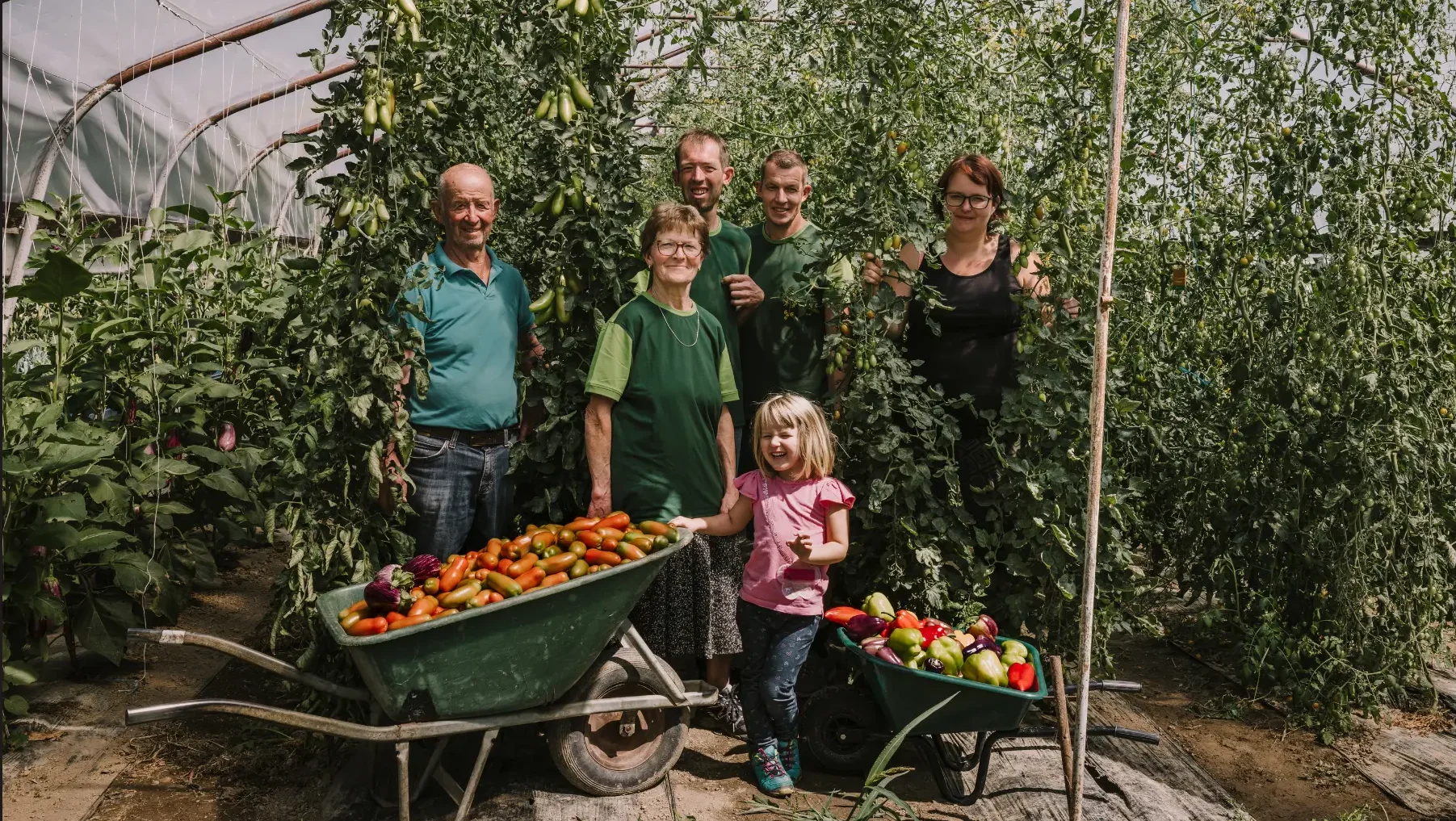 Die Familie Rauch in ihrem Gemüsegarten